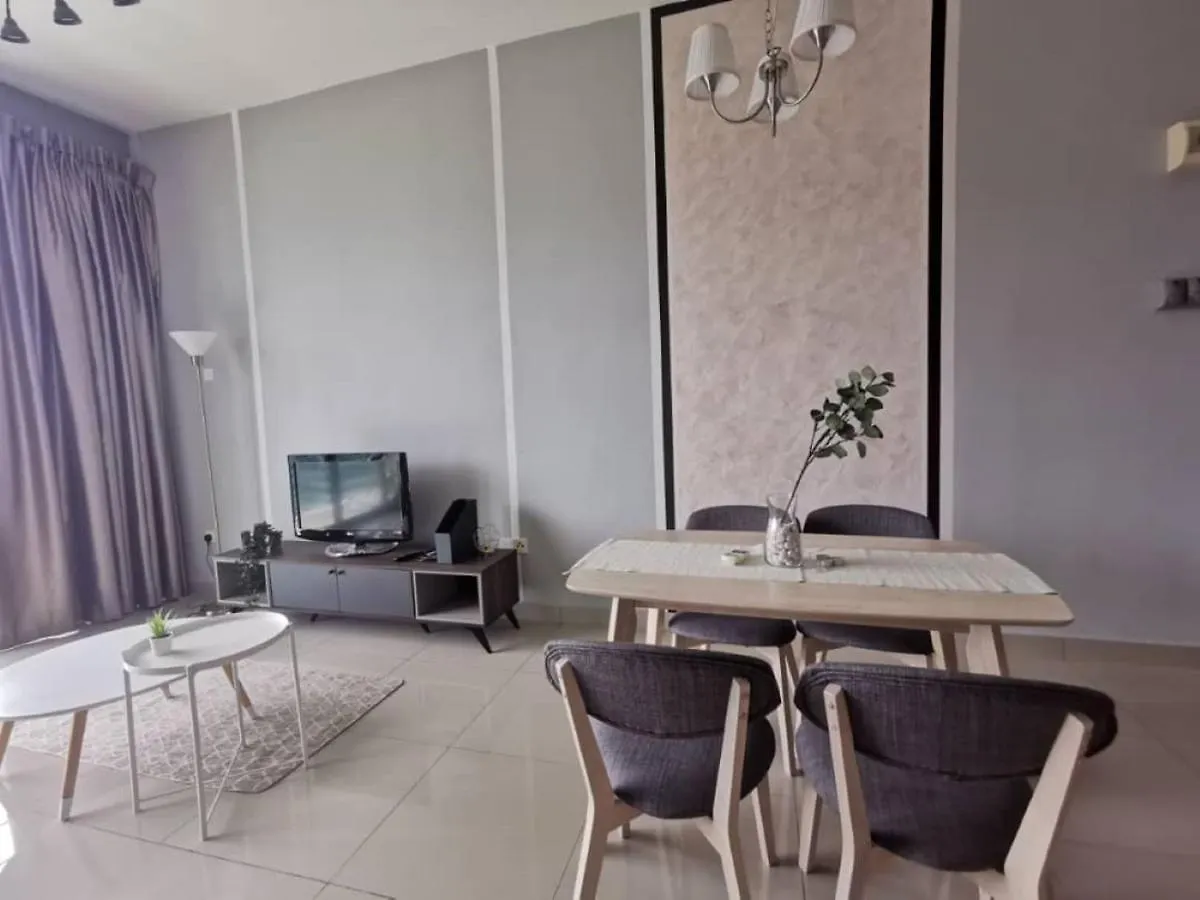 Apartment 11-Modern Homestay Palazio Lake View Mount Austin Palazio Near Aeon Themepark Toppen Ikea Johor Bahru Malaysia