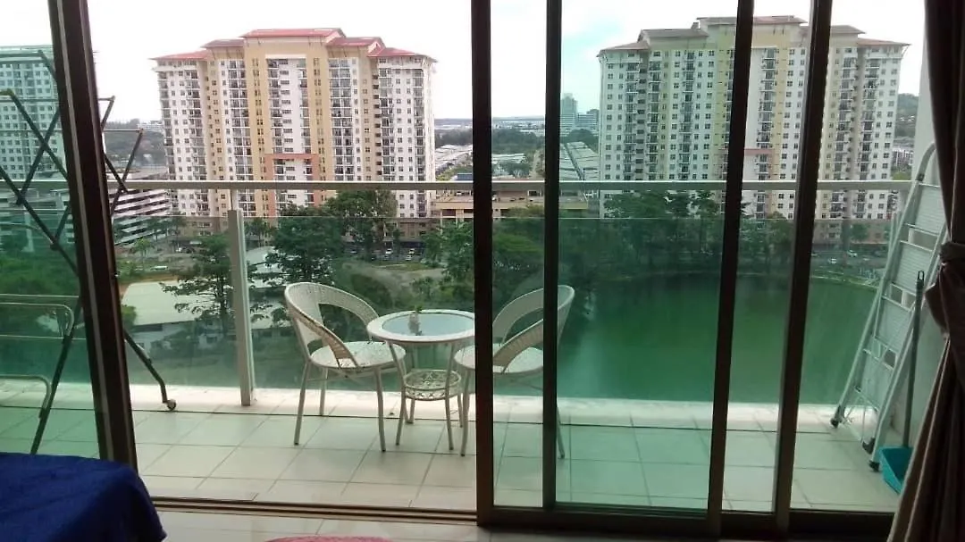 11-Modern Homestay Palazio Lake View Mount Austin Palazio Near Aeon Themepark Toppen Ikea Johor Bahru Apartment